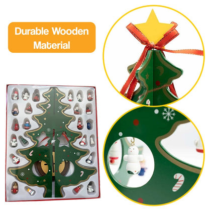 Drewniana choinka z personalizowanymi ozdobami ze zdjęciami